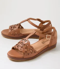 Women SUPERSOFT Comfort|Flats-Fan Dark Tan Leather Sandals