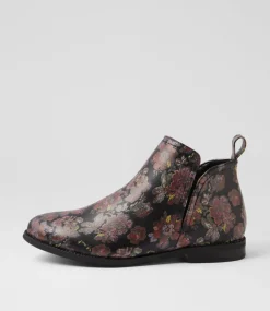 Women I LOVE BILLY Boots-Fanda Black Floral Chelsea Boots