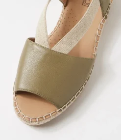 Women SUPERSOFT Comfort|Flats-Krissie Khaki Leather Sandals