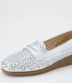Women SUPERSOFT Flats-Panie Silver Leather Flat Shoes