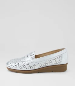 Women SUPERSOFT Flats-Panie Silver Leather Flat Shoes