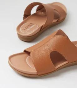 Women SUPERSOFT Flats|Sandals-Pariae Dark Tan Leather Sandals