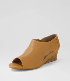 Women SUPERSOFT Comfort|Wedges-Shai Dark Tan Leather Sandals