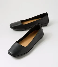Women SUPERSOFT Flats-Victorie Black Leather Flat Shoes